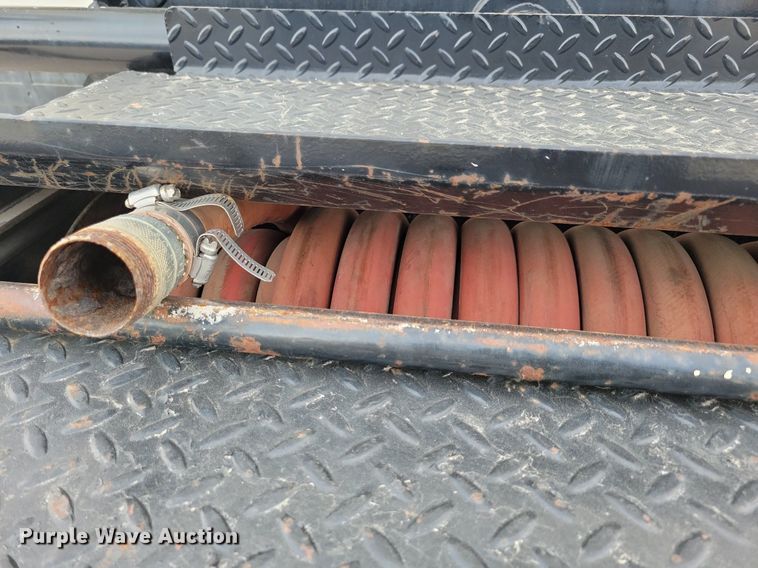 image for item LC9831 2007 International 4300 water truck