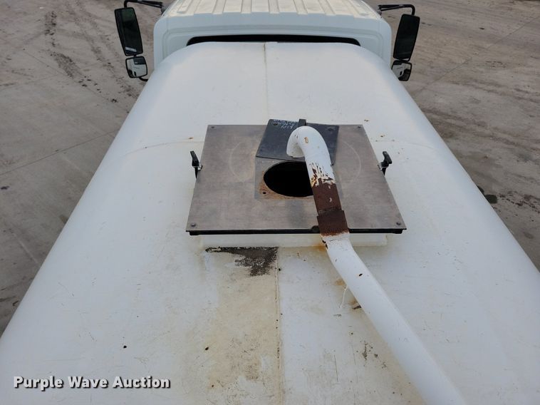 image for item LC9831 2007 International 4300 water truck