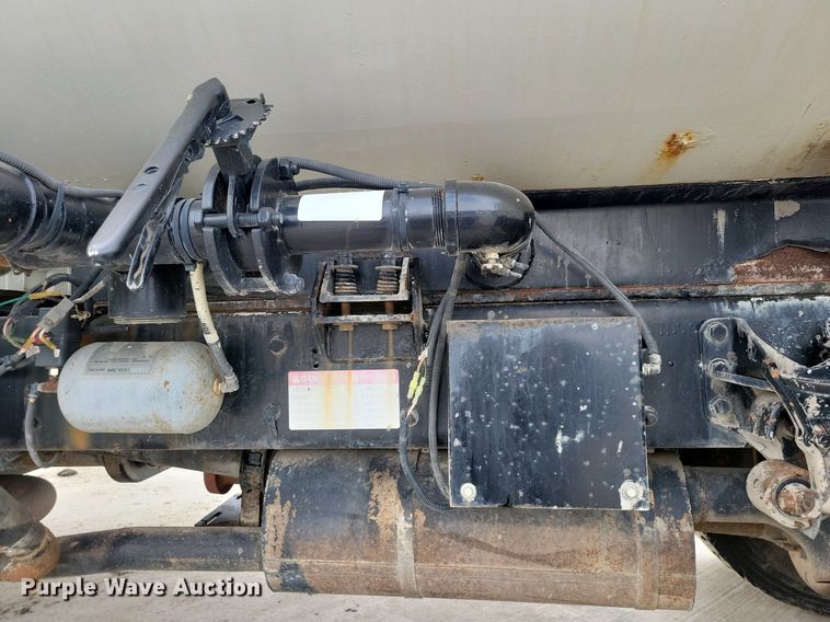 image for item LC9831 2007 International 4300 water truck