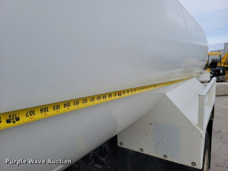 image for item LC9831 2007 International 4300 water truck