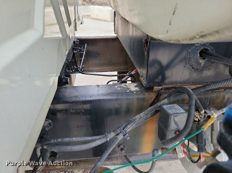 image for item LC9831 2007 International 4300 water truck