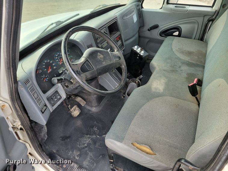 image for item LC9831 2007 International 4300 water truck