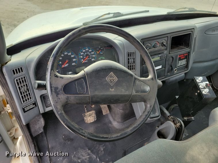 image for item LC9831 2007 International 4300 water truck