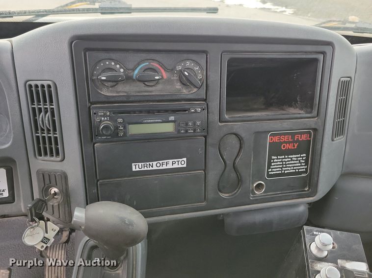 image for item LC9831 2007 International 4300 water truck