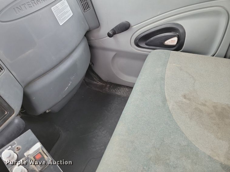 image for item LC9831 2007 International 4300 water truck