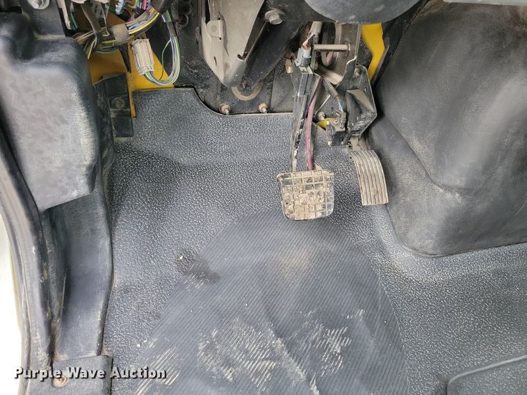 image for item LC9831 2007 International 4300 water truck