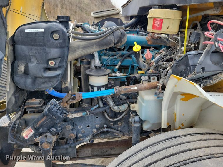 image for item LC9831 2007 International 4300 water truck