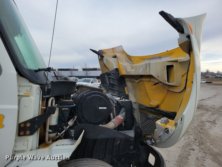 image for item LC9831 2007 International 4300 water truck