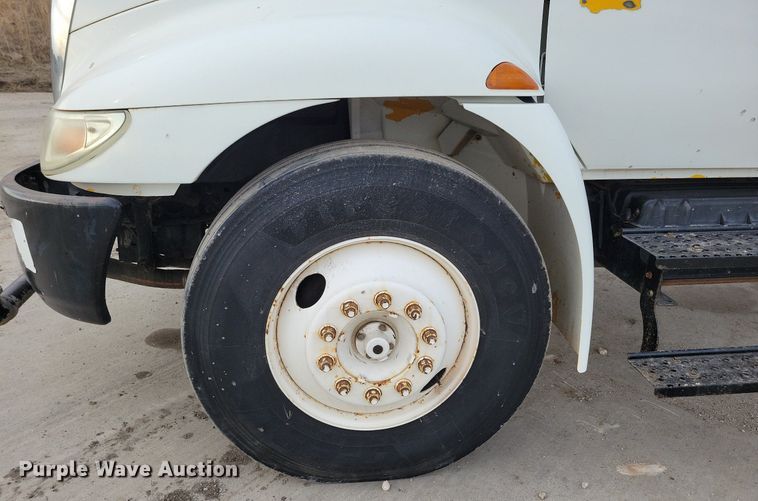 image for item LC9831 2007 International 4300 water truck