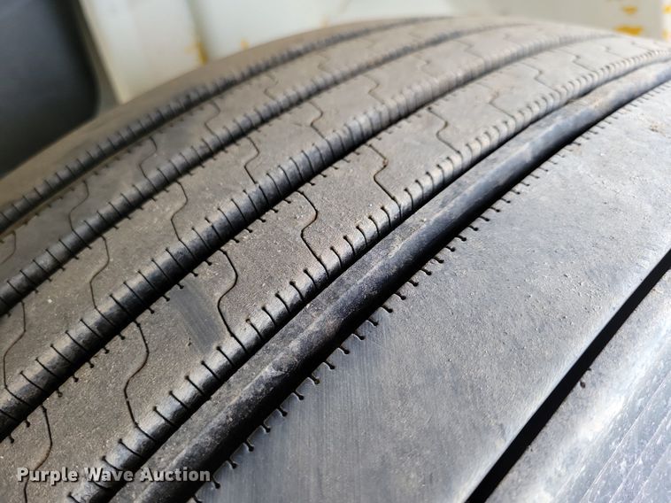 image for item LC9831 2007 International 4300 water truck