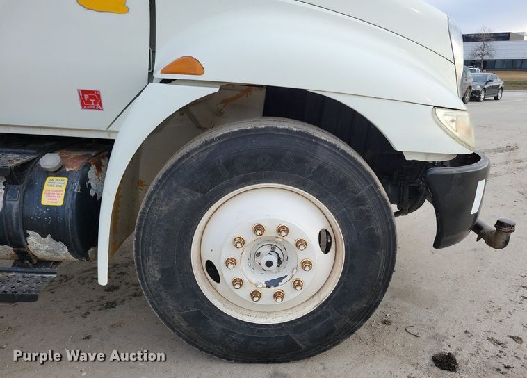 image for item LC9831 2007 International 4300 water truck