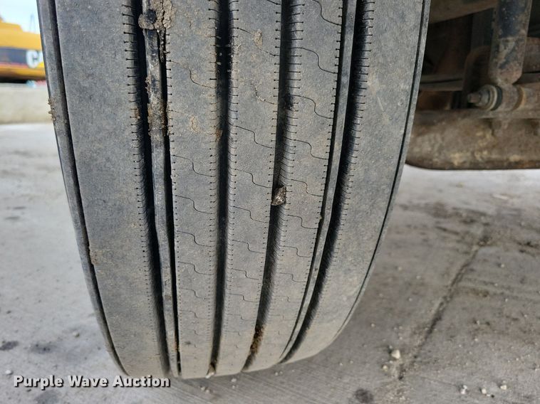 image for item LC9831 2007 International 4300 water truck