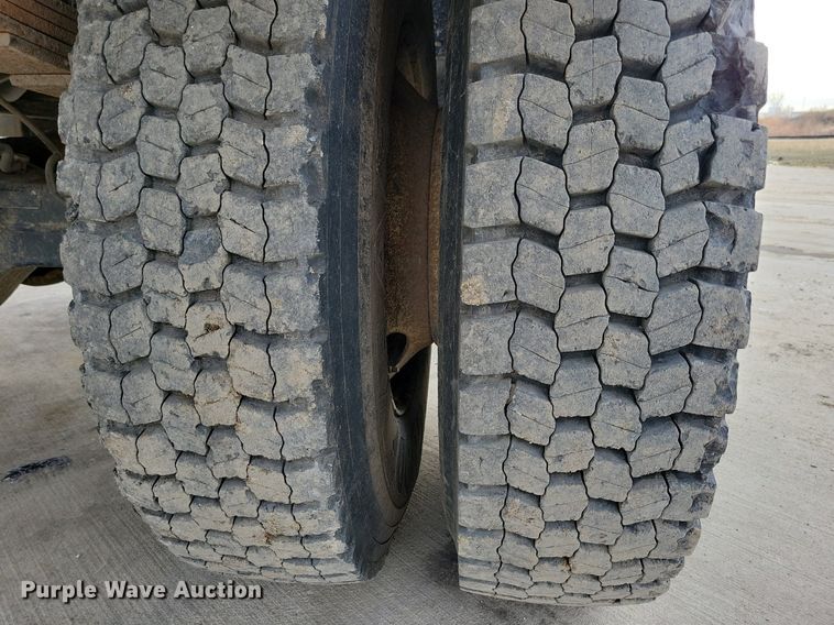 image for item LC9831 2007 International 4300 water truck