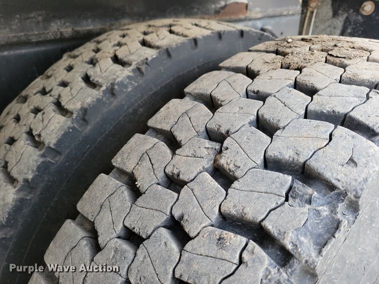 image for item LC9831 2007 International 4300 water truck