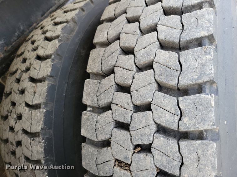 image for item LC9831 2007 International 4300 water truck