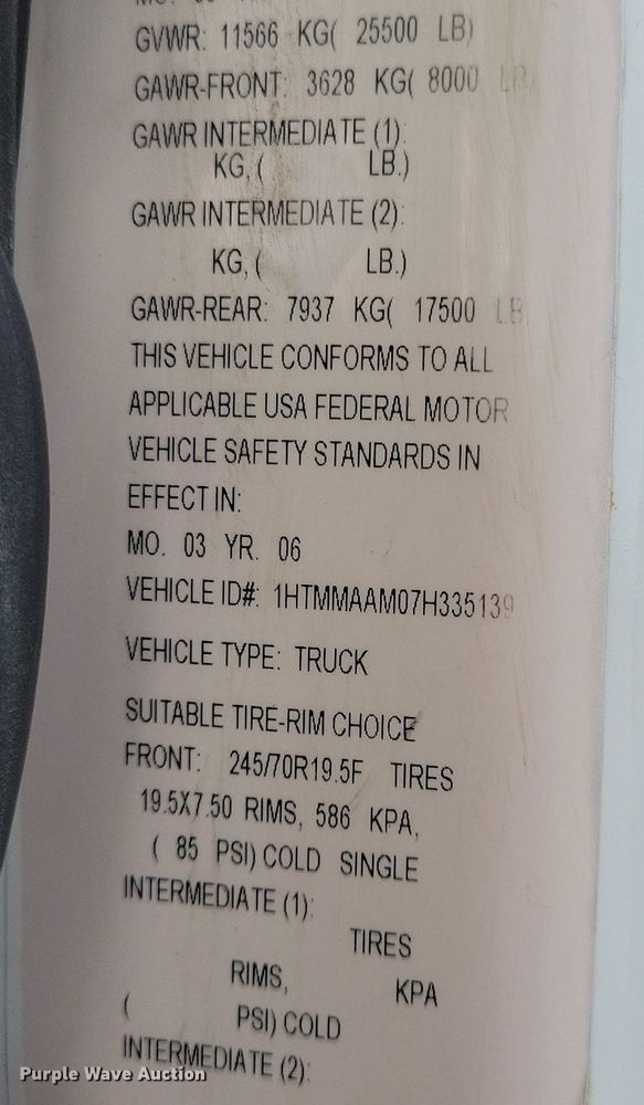 image for item LC9831 2007 International 4300 water truck