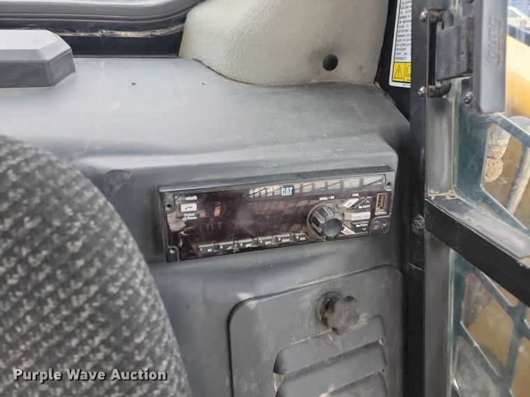 image for item LC9832 2018 Caterpillar 289D tracked skid steer loader