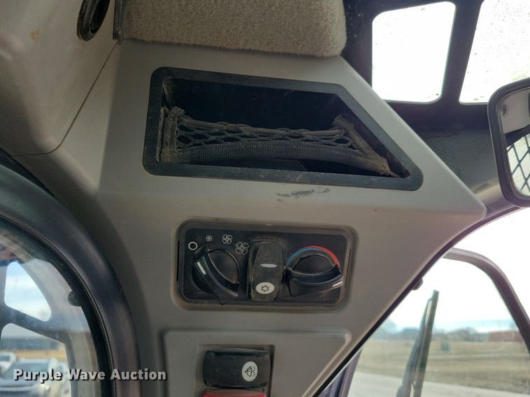 image for item LC9832 2018 Caterpillar 289D tracked skid steer loader