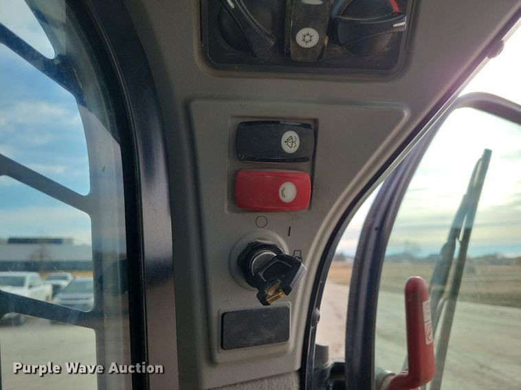 image for item LC9832 2018 Caterpillar 289D tracked skid steer loader