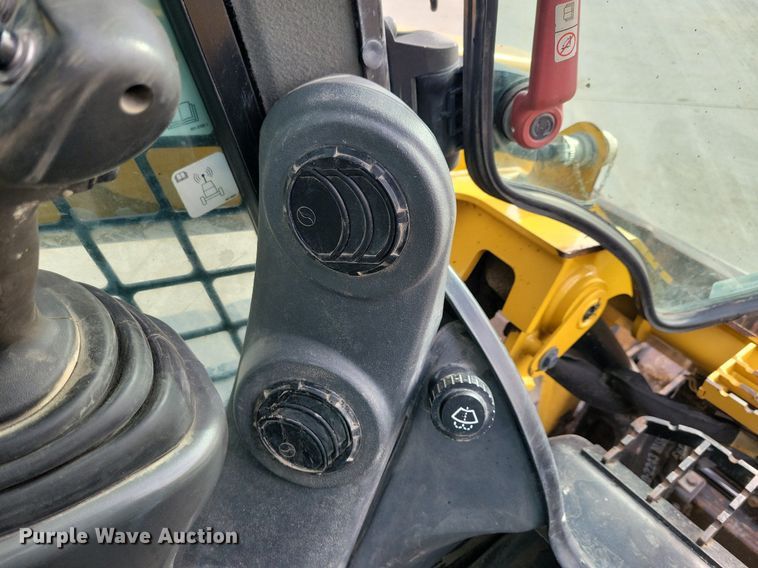 image for item LC9832 2018 Caterpillar 289D tracked skid steer loader