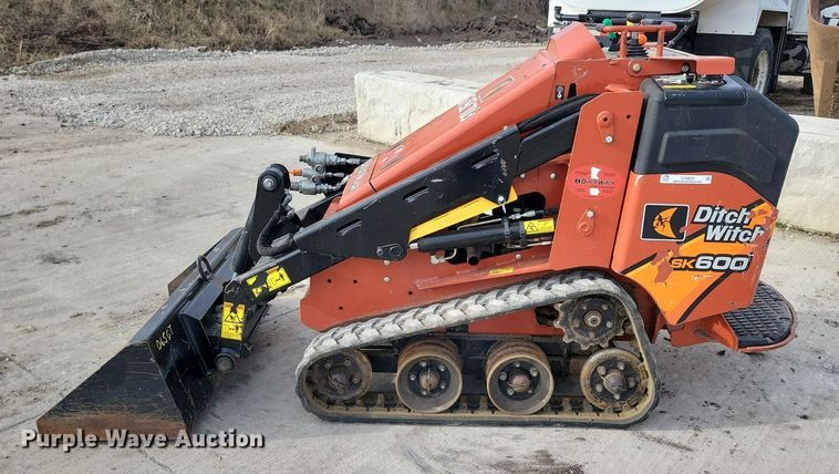 image for item LC9833 2017 Ditch Witch SK600 compact utility loader