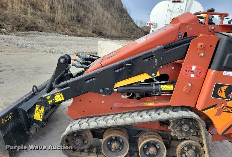 image for item LC9833 2017 Ditch Witch SK600 compact utility loader