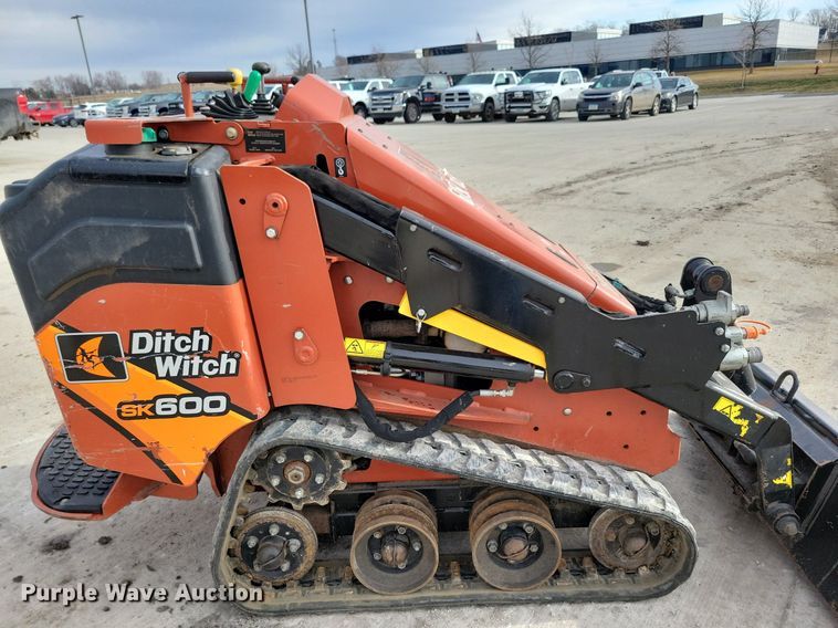 image for item LC9833 2017 Ditch Witch SK600 compact utility loader