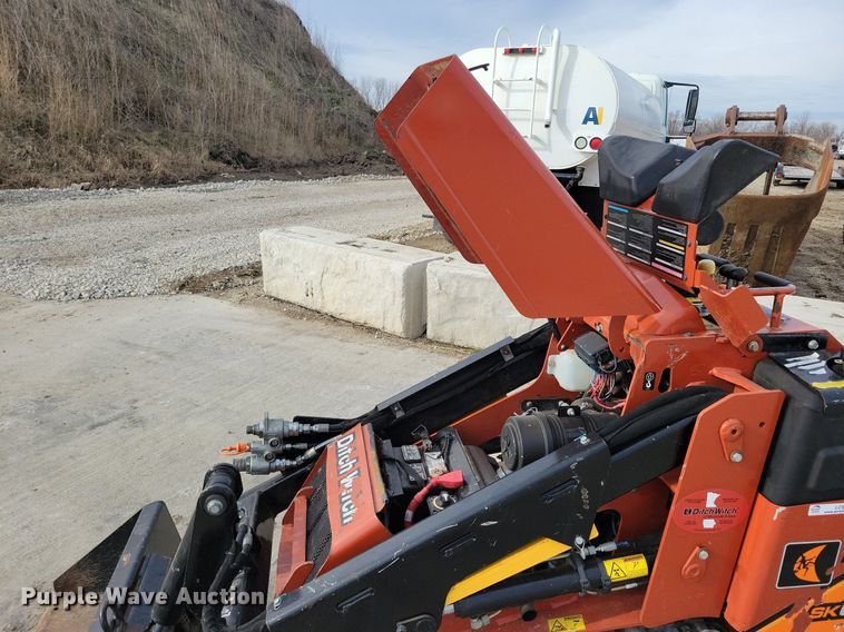 image for item LC9833 2017 Ditch Witch SK600 compact utility loader