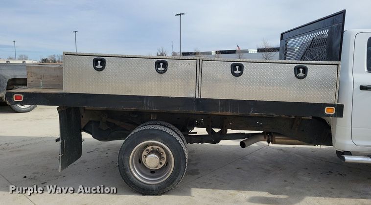 image for item LC9834 2014 Dodge Ram 5500 Crew Cab flatbed pickup truck