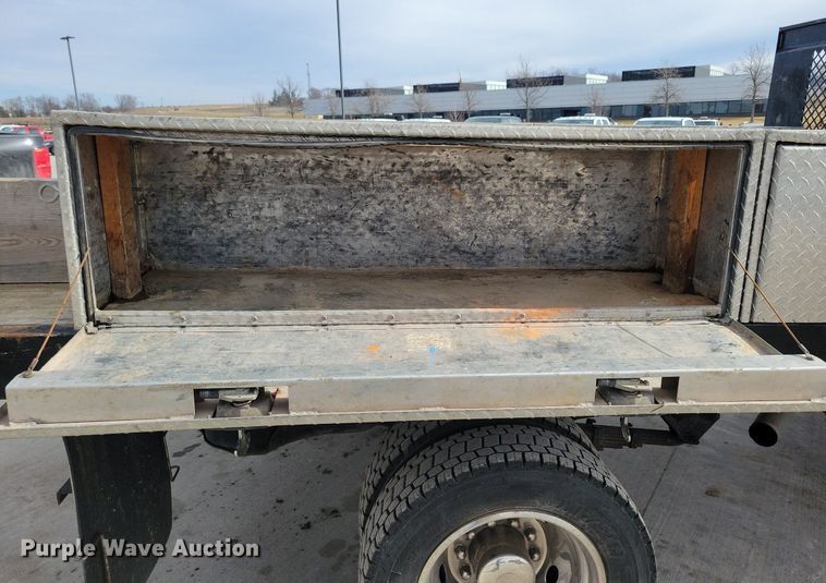 image for item LC9834 2014 Dodge Ram 5500 Crew Cab flatbed pickup truck