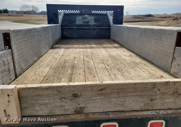 image for item LC9834 2014 Dodge Ram 5500 Crew Cab flatbed pickup truck