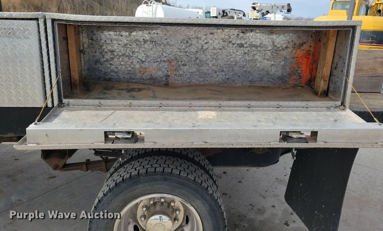 image for item LC9834 2014 Dodge Ram 5500 Crew Cab flatbed pickup truck