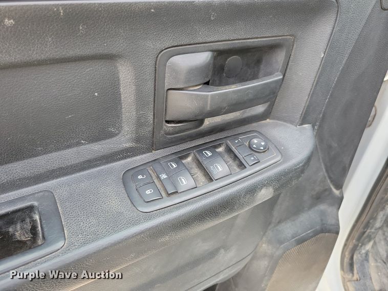 image for item LC9834 2014 Dodge Ram 5500 Crew Cab flatbed pickup truck