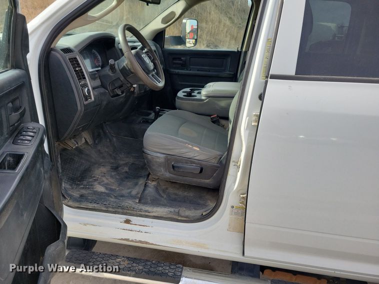 image for item LC9834 2014 Dodge Ram 5500 Crew Cab flatbed pickup truck