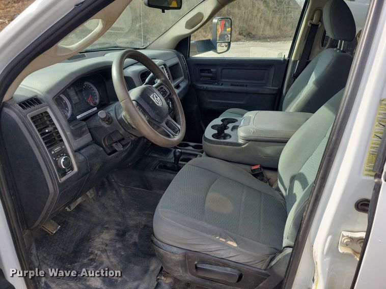 image for item LC9834 2014 Dodge Ram 5500 Crew Cab flatbed pickup truck