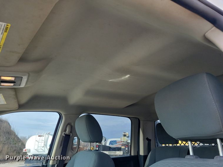 image for item LC9834 2014 Dodge Ram 5500 Crew Cab flatbed pickup truck