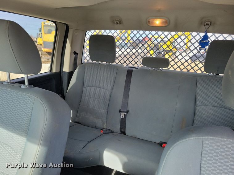 image for item LC9834 2014 Dodge Ram 5500 Crew Cab flatbed pickup truck