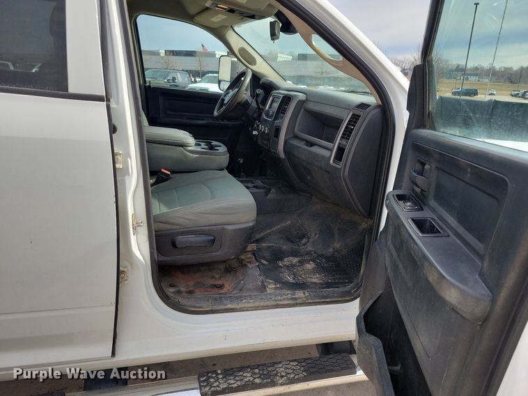 image for item LC9834 2014 Dodge Ram 5500 Crew Cab flatbed pickup truck