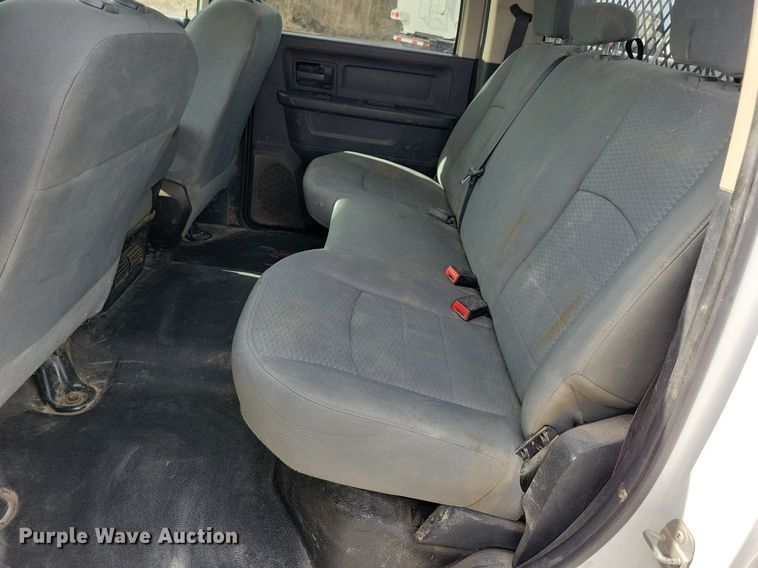 image for item LC9834 2014 Dodge Ram 5500 Crew Cab flatbed pickup truck