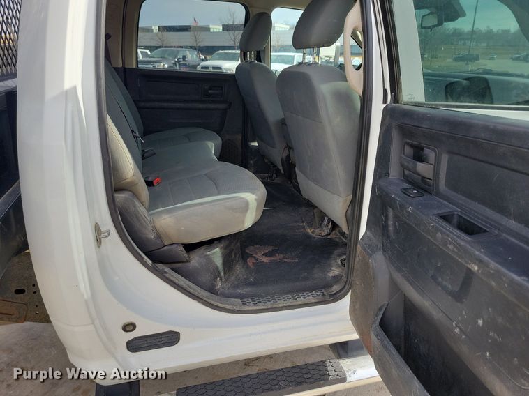 image for item LC9834 2014 Dodge Ram 5500 Crew Cab flatbed pickup truck