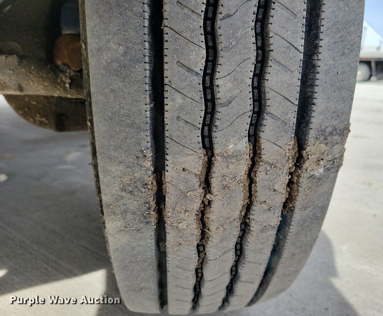 image for item LC9834 2014 Dodge Ram 5500 Crew Cab flatbed pickup truck