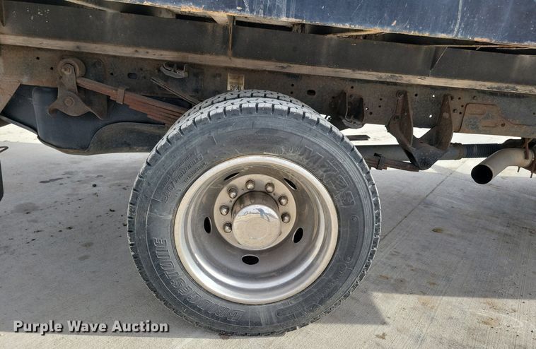 image for item LC9834 2014 Dodge Ram 5500 Crew Cab flatbed pickup truck