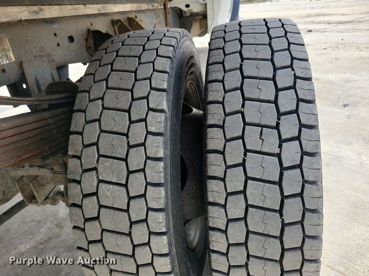 image for item LC9834 2014 Dodge Ram 5500 Crew Cab flatbed pickup truck