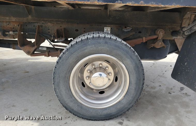 image for item LC9834 2014 Dodge Ram 5500 Crew Cab flatbed pickup truck