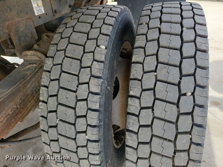 image for item LC9834 2014 Dodge Ram 5500 Crew Cab flatbed pickup truck