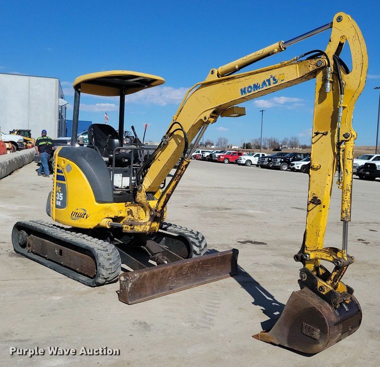 image for item LC9837 2008 Komatsu PC35MR-2 mini excavator