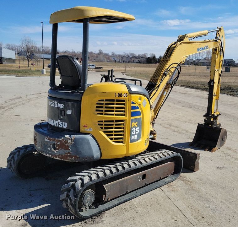image for item LC9837 2008 Komatsu PC35MR-2 mini excavator