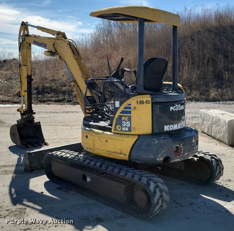 image for item LC9837 2008 Komatsu PC35MR-2 mini excavator