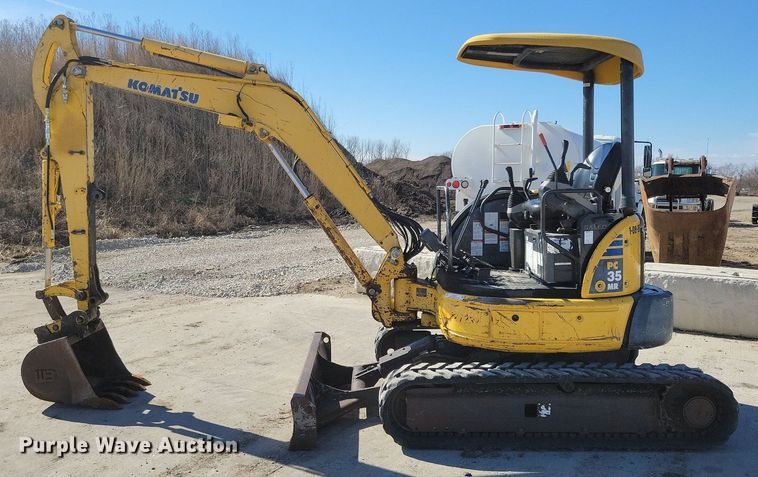 image for item LC9837 2008 Komatsu PC35MR-2 mini excavator