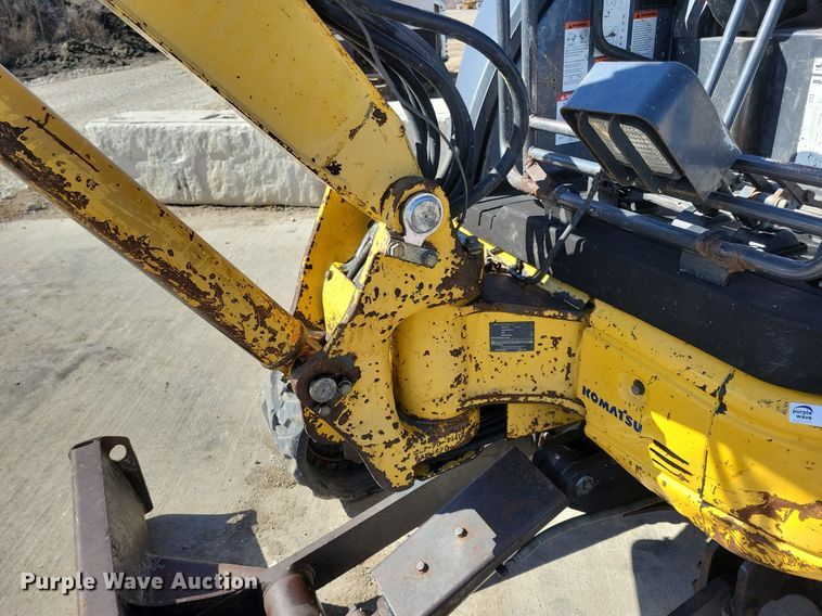 image for item LC9837 2008 Komatsu PC35MR-2 mini excavator